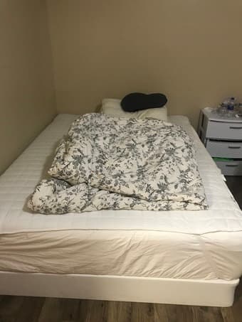 Queen size bed +Foldable mattress foundation(box spring) 1