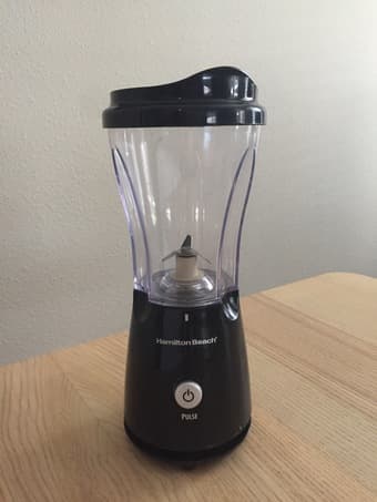 Kitchen/home appliances: vacuum cleaner, iron, blender, coffee grinder 2