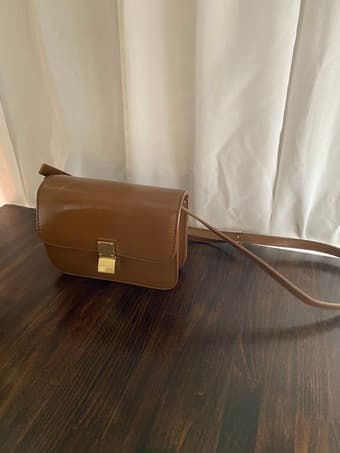 Two women's purses 3
