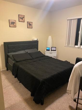 Bedroom in a 2bed/1bath apartment Downtown Menlo Park 1