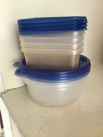 Glad plastic food storage containers 1