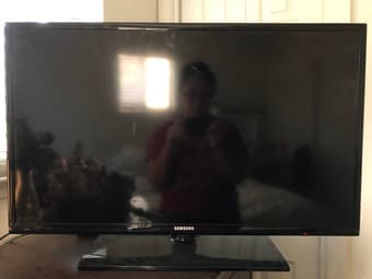 Samsung 32" LED 720p 60Hz HDTV | UN32EH4003F 1