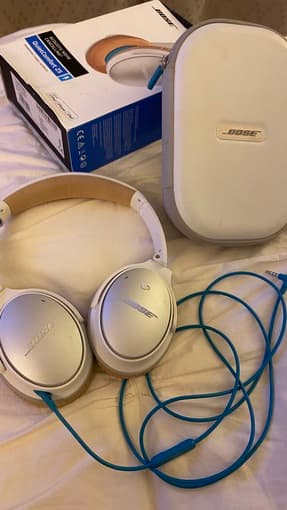 Bose Noise Cancelling Headphones 1