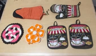 Kitchen oven mats/gloves 1
