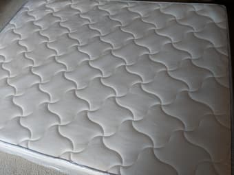 Inofia memory foam queen mattress (free delivery) 1