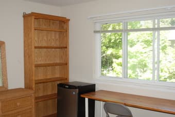 A Sizable Master Bedroom for Rent 3