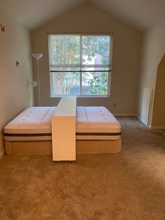 Spacious 300 sqft bedroom with attached bath. Free rent until 10/1! 1