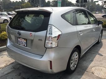 2014 Toyota Prius v 3