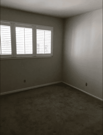 Bedroom available in spacious 4 bdrm/2.5ba house located 1 mile from S 1