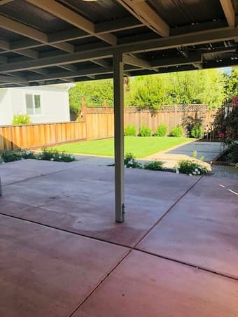 Bedroom available in spacious 4 bdrm/2.5ba house located 1 mile from S 2