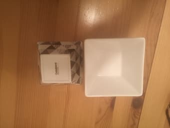 4 microwave/dishwasher safe serving bowls 1