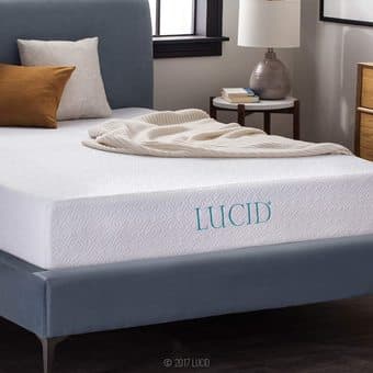 Selling Queen Size Memory Foam Mattress in Excellent Condition 3