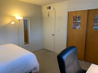 Menlo Park room in 2BD/1BA 2