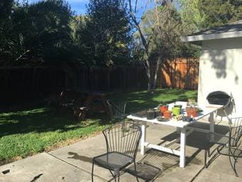 $975 / 106ft2 - Looking for a roommate in our 4br Palo Alto house 2
