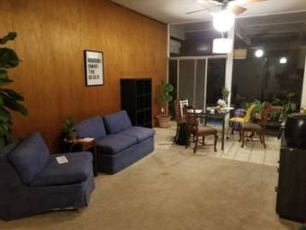 Great master bedroom available in cozy house with awesome roommates! 3