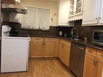 $900 1 bed/shared bath 1