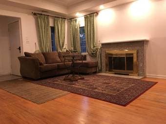 $900 1 bed/shared bath 2