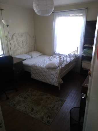 Furnished room with private bathroom near Stanford campus 1