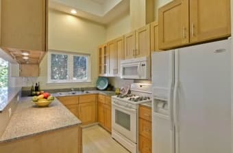 Private master suite, <15 min from Stanford 2
