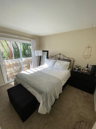 Private Master Bedroom with Balcony - Female Only 3