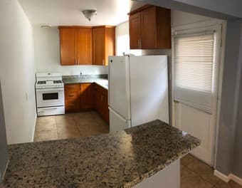 1Br 1Ba Rear Duplex Unit in great Redwood City location! 3