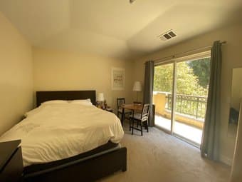 3 rooms available in 4BR 3.5BA townhouse in Mountain View (you pick!) 2