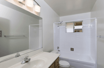 1 bedroom in 2bed/2bath apt available in Mountain View, women only 3