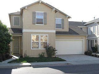 Master room available in 4bd 2.5ba, spacious house in EPA, near park 1