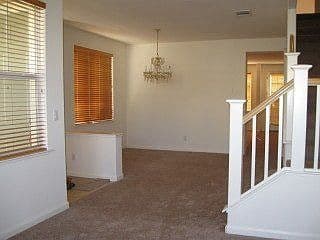 Master room available in 4bd 2.5ba, spacious house in EPA, near park 2