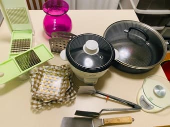 Rice cooker, extra large pan, kitchen stuff 1