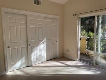 Beautiful room with a private balcony in 4BR 3.5BA 2-story townhouse 1