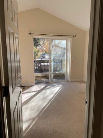 Beautiful room with a private balcony in 4BR 3.5BA 2-story townhouse 2