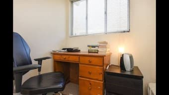 Solid oak desk w. drawers 1