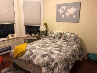 Bright bedroom in a beautiful house - downtown Palo Alto 3