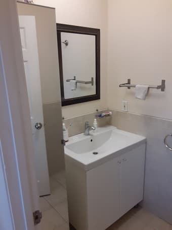 Private bedroom and bathroom centrally located in Palo Alto 3