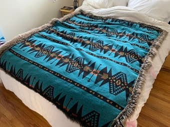 Spirithoods faux fur throw blanket 2