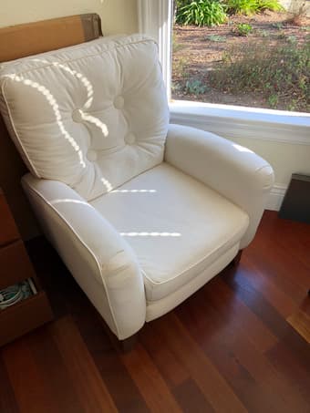 Armchair (white) 1