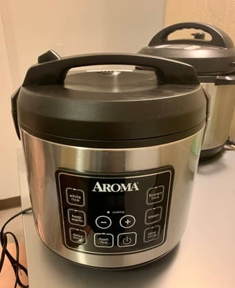 Pretty new Aroma rice cooker 1
