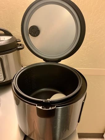 Pretty new Aroma rice cooker 2