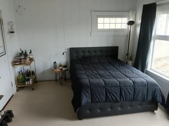 Big room across from stanford in fun/friendly home starts Jan 3