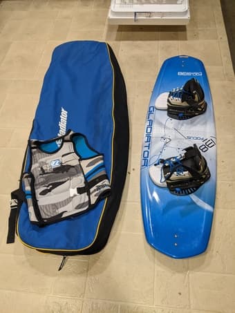 Wakeboard + Impact Vest + Board Bag 1