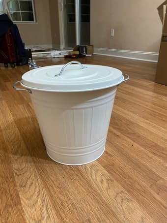 White container 1