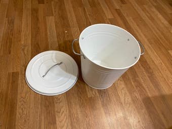 White container 2