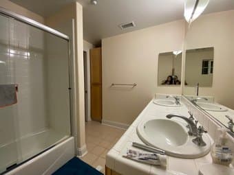 Master bedroom available in 4BR 3.5BA townhouse in Mountain View 3