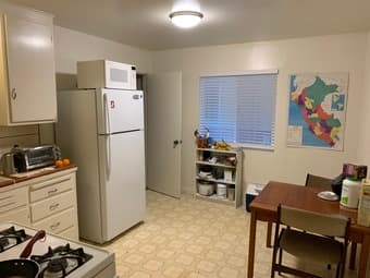 Private Bedroom-GREAT LOCATION-Washer and Dryer in unit 3