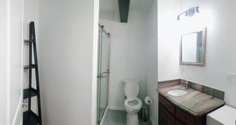 ☛ Private Newly Renovated Mini Studio - Off University - Near Amazon ↻ 1