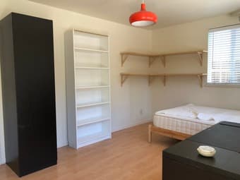 **Palo Alto Large Room with Full Bath + Private Entrance - flex terms* 1