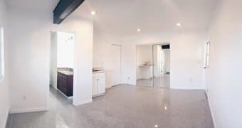 ☛ Private Newly Renovated Mini Studio - Off University - Near Amazon ↻ 3