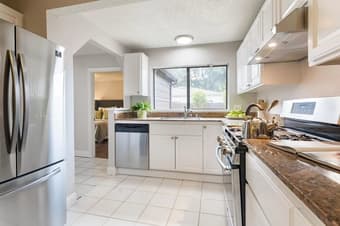 Multiple rooms available in gorgeous home 2