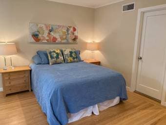 Private Bed/Bath Suite with Kitchenette 1
